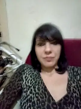 Snapshot of Lea9816 chatting on 10-31-25, 02:45 Lea9816 online show from 10-31-25, 02:45