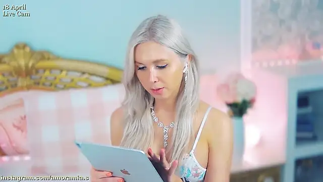 Amoramias online show from 04-18-26, 07:07