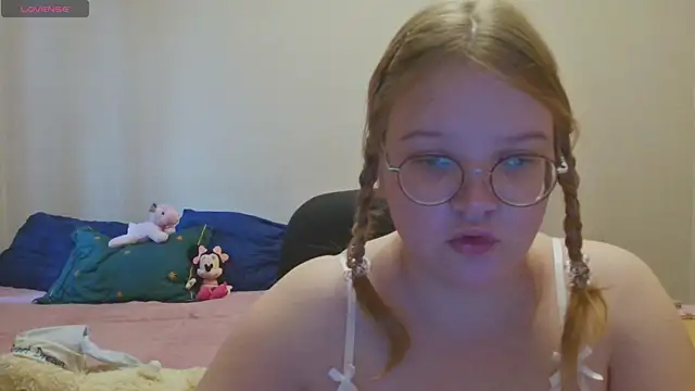 Snapshot of Rosa_Grenn chatting on 10-24-25, 09:06 Rosa Grenn online show from 10-24-25, 09:06
