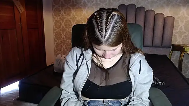 Snapshot of Olivia11_ chatting on 10-11-25, 12:15 Olivia11 online show from 10-11-25, 12:15