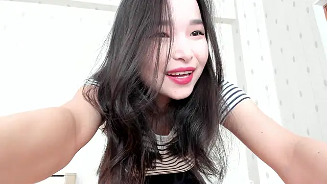 Snapshot of Soyun_Mia chatting on 09-16-25, 02:56 Soyun Mia online show from 09-16-25, 02:56