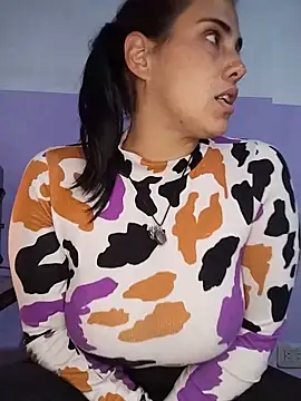 Snapshot of kariciasecreta chatting on 05-18-26, 02:29 kariciasecreta online show from 05-18-26, 02:29