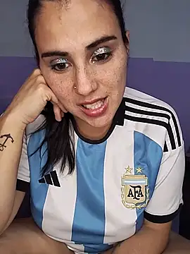 Snapshot of kariciasecreta chatting on 06-21-26, 01:52 kariciasecreta online show from 06-21-26, 01:52