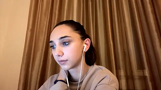 Snapshot of LinaMour chatting on 09-26-25, 11:20 LinaMour online show from 09-26-25, 11:20