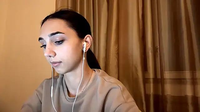 Snapshot of LinaMour chatting on 10-12-25, 10:09 LinaMour online show from 10-12-25, 10:09