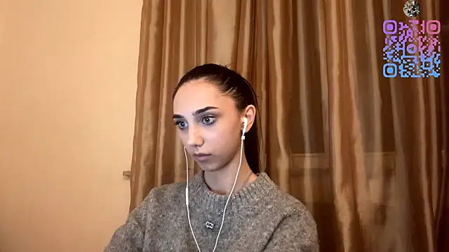 Snapshot of LinaMour chatting on 10-14-25, 10:32 LinaMour online show from 10-14-25, 10:32