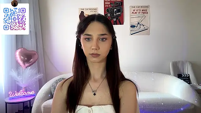 LinaMour online show from 05-18-26, 04:07