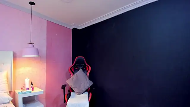 SkylerBloomm online show from 10-20-25, 03:18