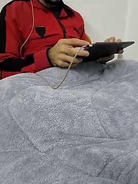 yazinyazin1 online show from 11-17-25, 03:45