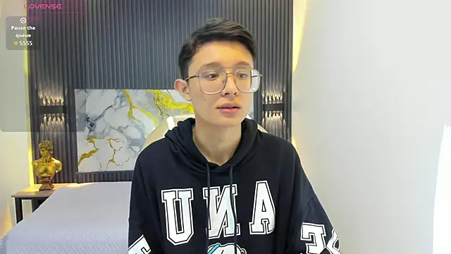 SantiagoRusso18 online show from 09-21-25, 01:02