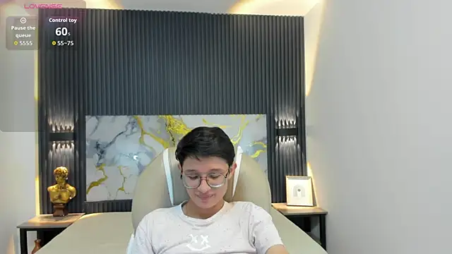 SantiagoRusso18 online show from 10-17-25, 12:08