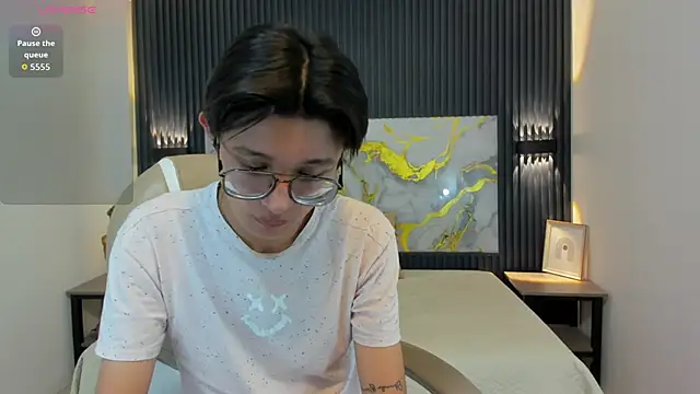 SantiagoRusso18 online show from 11-29-25, 07:39