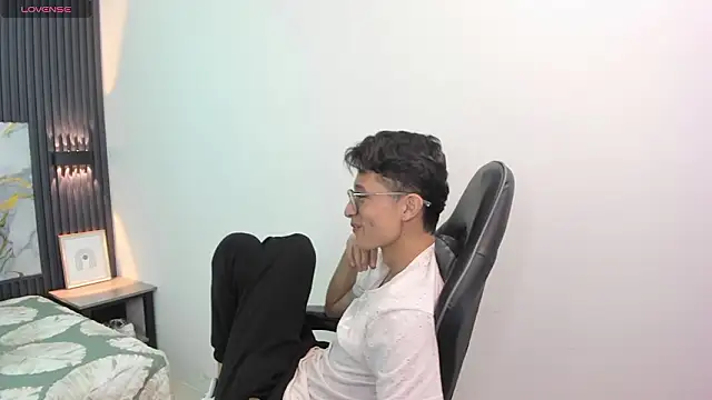 SantiagoRusso18 online show from 02-16-26, 08:27