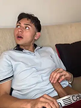 Snapshot of Vittorio_19 chatting on 09-11-25, 07:47 Vittorio 19 online show from 09-11-25, 07:47