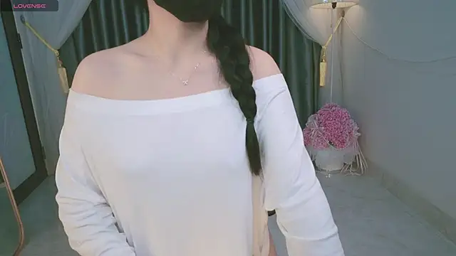 Snapshot of miu_iu24 chatting on 11-02-25, 02:03 miu iu24 online show from 11-02-25, 02:03