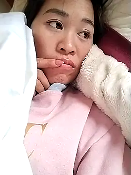 tuyetnhi-00 online show from 11-04-25, 05:28