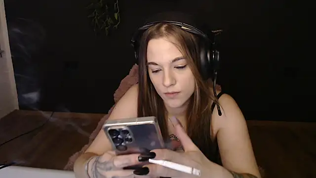 Luna Lynn online show from 12-13-25, 09:09