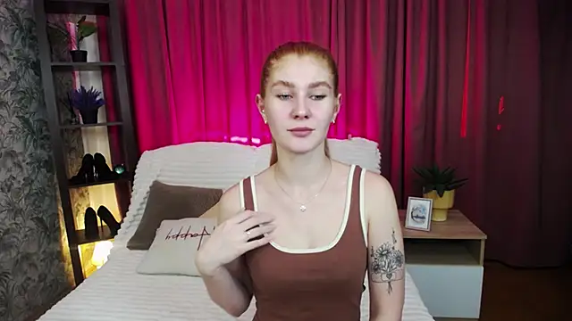 Snapshot of JuliaPowers_ chatting on 09-15-25, 04:01 JuliaPowers online show from 09-15-25, 04:01