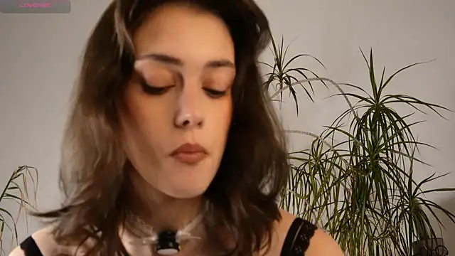 Snapshot of ttragedienne chatting on 10-16-25, 01:23 ttragedienne online show from 10-16-25, 01:23