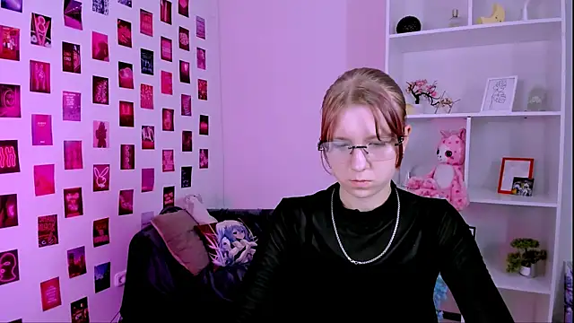 Snapshot of gloria_bubble chatting on 06-16-26, 07:05 gloria bubble online show from 06-16-26, 07:05