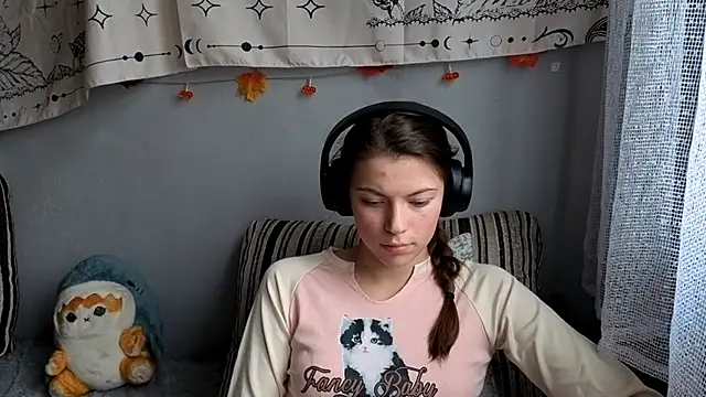 CutieAnny online show from 11-19-25, 04:23