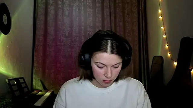 CutieAnny online show from 02-18-26, 05:20