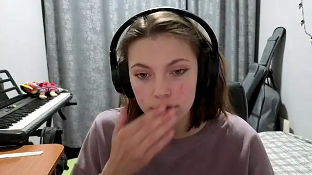 CutieAnny online show from 04-24-26, 08:11