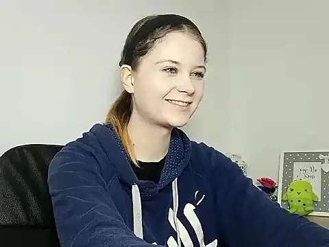 Snapshot of LydiaYoung chatting on 11-07-25, 07:03 LydiaYoung online show from 11-07-25, 07:03