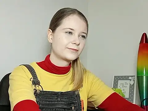 Snapshot of LydiaYoung chatting on 11-21-25, 07:12 LydiaYoung online show from 11-21-25, 07:12