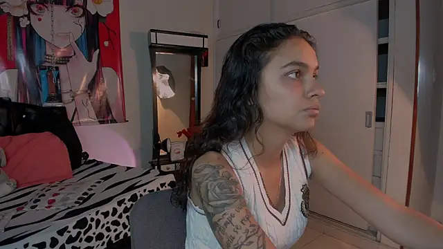 Skylovershot online show from 10-20-25, 01:33