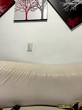 zaracollins01 online show from 09-12-25, 03:50