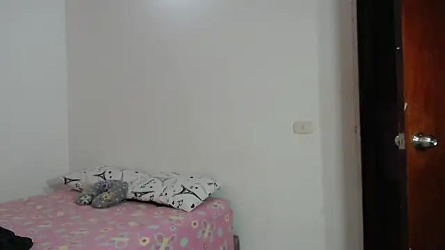 Snapshot of MichellSexxx chatting on 10-23-25, 08:18 MichellSexxx online show from 10-23-25, 08:18