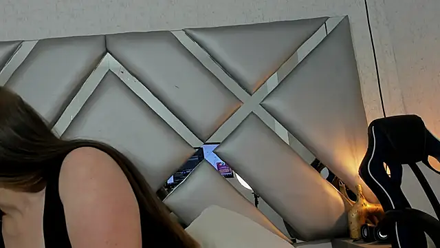 ABRILMILLER VC online show from 10-04-25, 03:15