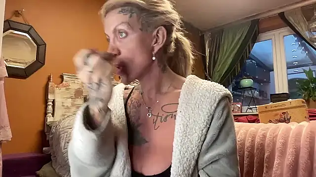 Snapshot of xl_uk_top_trans chatting on 01-13-26, 09:03 xl uk top trans online show from 01-13-26, 09:03