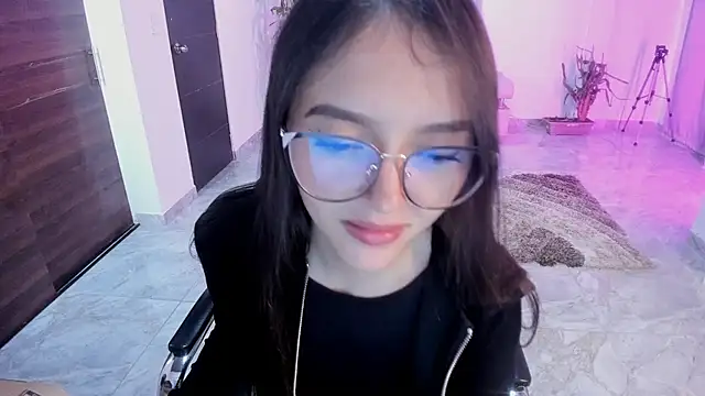 Snapshot of bella_fox_1 chatting on 07-06-26, 01:52 bella fox 1 online show from 07-06-26, 01:52