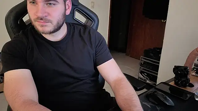 Snapshot of Paul00474 chatting on 09-23-25, 03:20 Paul00474 online show from 09-23-25, 03:20