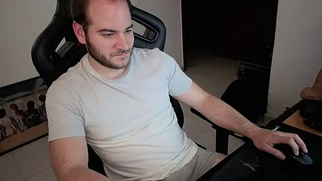 Snapshot of Paul00474 chatting on 09-24-25, 04:05 Paul00474 online show from 09-24-25, 04:05