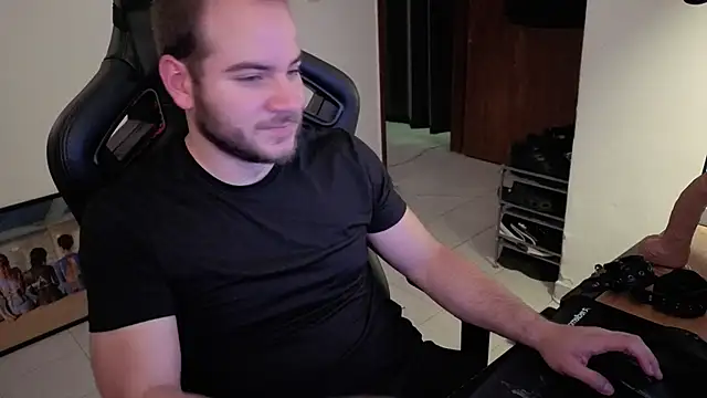 Snapshot of Paul00474 chatting on 09-24-25, 09:18 Paul00474 online show from 09-24-25, 09:18