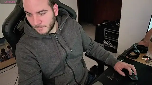 Snapshot of Paul00474 chatting on 09-26-25, 02:04 Paul00474 online show from 09-26-25, 02:04