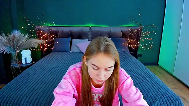 MilaAddams online show from 11-30-25, 06:50