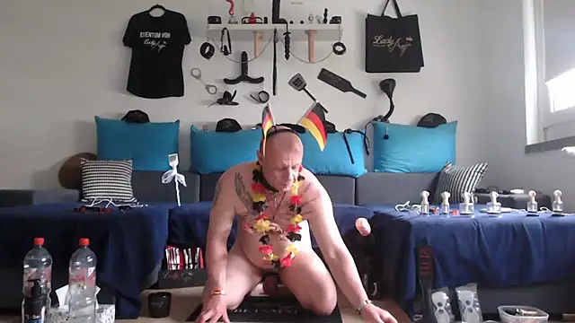 Snapshot of Sklave-Sille chatting on 06-17-26, 01:01 Sklave-Sille online show from 06-17-26, 01:01