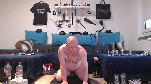 Snapshot of Sklave-Sille chatting on 07-19-26, 04:33 Sklave-Sille online show from 07-19-26, 04:33
