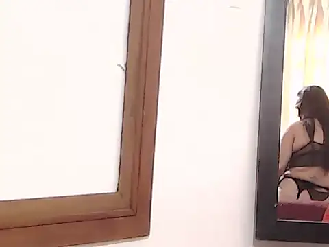 Snapshot of OSHYRIS chatting on 10-06-25, 12:57 OSHYRIS online show from 10-06-25, 12:57