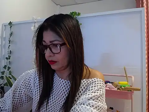 Manuela lara  online show from 10-10-25, 03:00