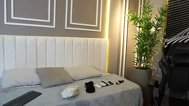 Tayler Kim online show from 11-11-25, 06:30