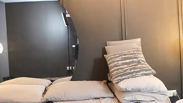 Tayler Kim online show from 01-17-26, 06:44