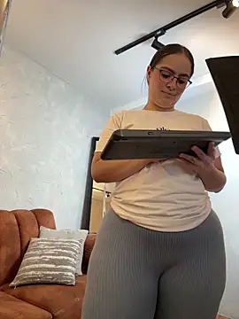 Tayler Kim online show from 02-20-26, 06:41