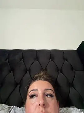 Snapshot of Lulumayxx chatting on 04-18-26, 04:44 Lulumayxx online show from 04-18-26, 04:44