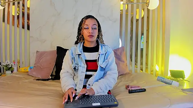Snapshot of Melaniegh_ chatting on 09-09-25, 11:10 Melaniegh  online show from 09-09-25, 11:10