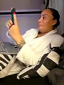 Snapshot of sugarsweetie8000 chatting on 10-22-25, 05:02 sugarsweetie8000 online show from 10-22-25, 05:02